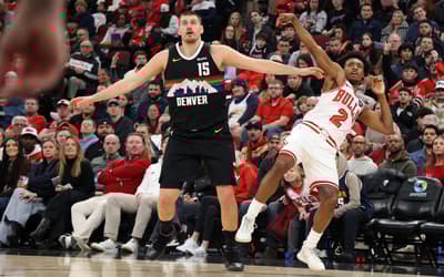 Jokic alcança marca histórica e faz o 'impossível' parecer simples na NBA