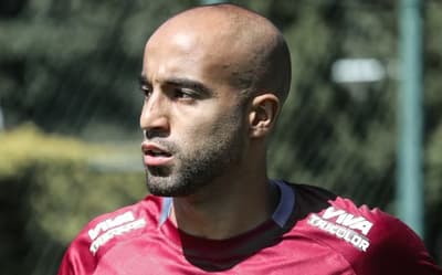 Lucas Moura treina no CT da Barra Funda