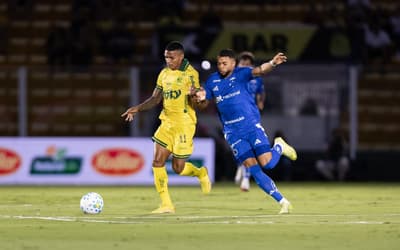 Jornalista da Globo não perdoa arbitragem em Mirassol x Cruzeiro: 'Mesmos erros'