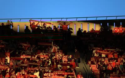Torcedores do Benfica entram em conflito com a polícia antes de duelo da Champions