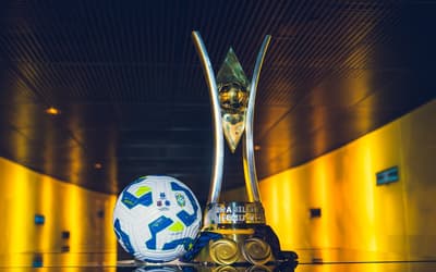 Troféu do Brasileirão Feminino 2025. (Foto: Fabio Souza / CBF)