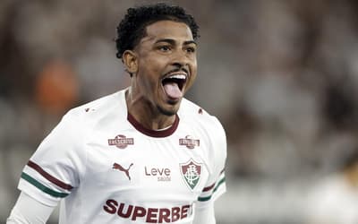 John Kennedy comemora gol no clássico contra o Botafogo. (Foto: Andre Mourao/GazetaPress)