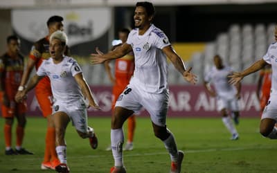 Lucas Veríssimo jogou a Libertadores de 2020 pelo Santos. (Foto: Luis Moura/Wpp/Gazeta Press)