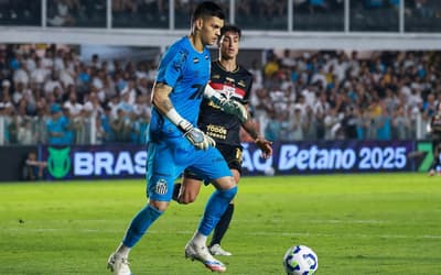 Gabriel Brazão completa 100 jogos pelo Santos: "Representatividade em vestir essa camisa"