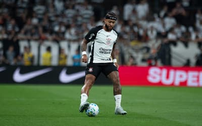 Memphis Depay se machucou durante Corinthians x Flamengo (Foto: Ronaldo Barreto/Thenews2/Gazeta Press)