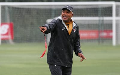 São Paulo encerra preparação para enfrentar Chapecoense; veja provável escalação