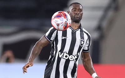 Bastos volta a ter sequência no Botafogo após lesão grave