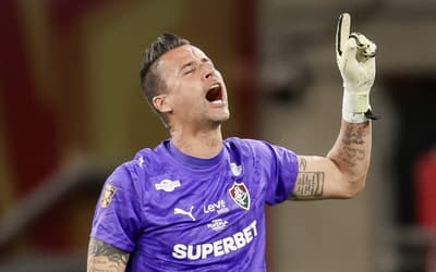 Eleito craque do Carioca, Fábio vê aprendizado no vice do Fluminense: 'Tem que ser corrigido'