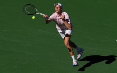 Sinner ganha cinco pontos seguidos e vence tiebreak contra João Fonseca; vídeo