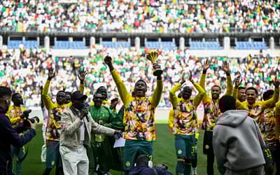 Após polêmica, Senegal exibe troféu da Copa Africana de Nações antes de amistoso