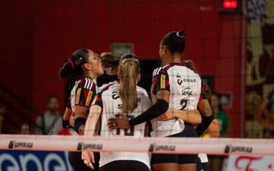 Sesc Flamengo sofre, mas vence Mackenzie e se aproxima da semifinal da Superliga