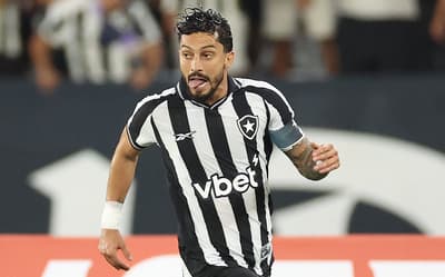 Alex Telles detalha conversa no vestiário após queda do Botafogo na Libertadores