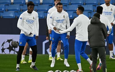 Alexander-Arnold fica fora de lista extensa da Inglaterra e pode perder a Copa do Mundo