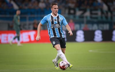 Imprensa espanhola exalta fase de Arthur no Grêmio: 'O rei do Rio Grande do Sul'