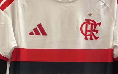 Nova segunda camisa do Flamengo vaza nas redes; confira o modelo