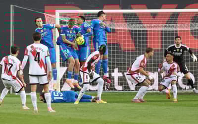 A regra da barreira: por que os jogadores não podem mais "infiltrar" na barreira adversária