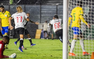De virada, Vasco vence o Palmeiras na estreia de Renato Gaúcho; veja gols
