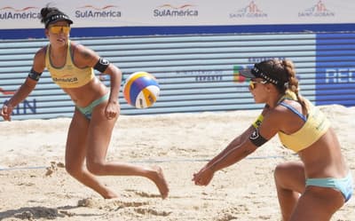 Dupla número 3 do vôlei de praia mundial, Thâmela e Vic revelam estratégia para 2026: 'Ano mais calculado'