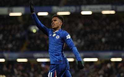 Técnico do Chelsea atualiza situação da lesão de Estêvão: 'Não está'