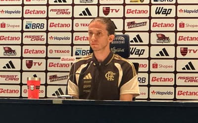 Alvo de xingamentos, Filipe Luís entende críticas ao Flamengo: 'Sou torcedor igual a eles'