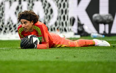 Lesão de goleiro aproxima Ochoa de ampliar recorde na Copa do Mundo