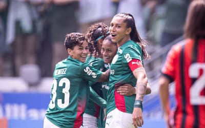 No Allianz Parque, Palmeiras atropela Vitória e segue líder do Brasileirão Feminino