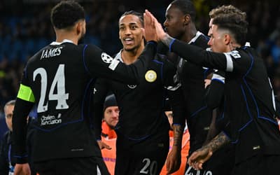 Com dois gols de João Pedro, o Chelsea venceu o Napoli por 3 a 2 pela Champions League (Foto: Andreas SOLARO / AFP)