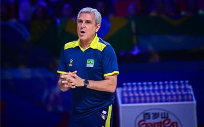 Zé Roberto diz que aumento do número de treinadoras no vôlei é 'questão de tempo'