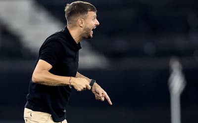 Botafogo demite o técnico Martín Anselmi