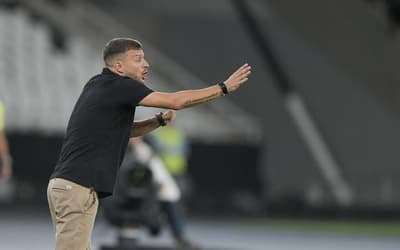 Torcedores mandam recado a Anselmi após eliminação do Botafogo: 'Parabéns'