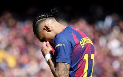 Raphinha tem atuação abaixo, mas Barcelona vence e mantém liderança em La Liga