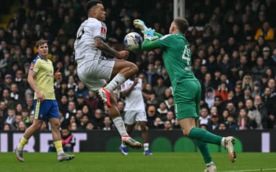 Rodrigo Muniz em ação no duelo entre Fulham e Southampton (Foto: Glyn Kirk/AFP)