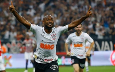 Revelado pelo Palmeiras, Vagner Love fez jura de amor ao Corinthians