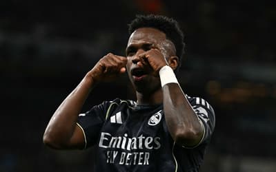 Vini Jr revive polêmica da Bola de Ouro e provoca torcida do City com gesto de choro