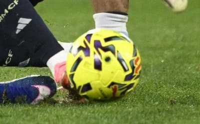 O que acontece se a bola estourar durante o chute? Veja a regra