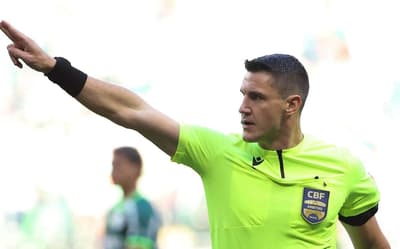 Decisão da arbitragem em Palmeiras x Botafogo divide opiniões: 'Jamais'