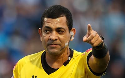 Decisão da arbitragem em Fluminense x Vasco divide opiniões: 'Com certeza'