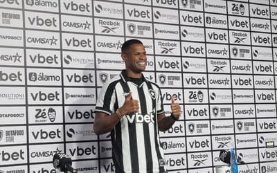 Júnior Santos é apresentado e celebra retorno ao Botafogo: 'Estou muito confiante'
