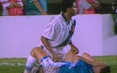 Apalpada em jogo da La Liga vira assunto: relembre casos inusitados no futebol