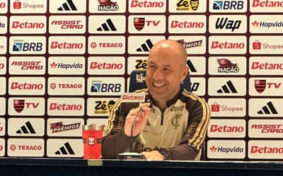 Jardim elogia postura dos jogadores do Flamengo no segundo tempo: 'Dei os parabéns'