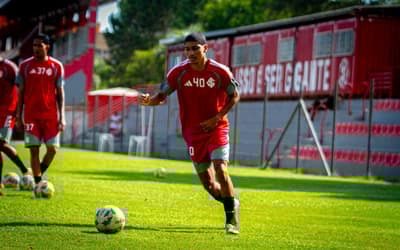 Internacional contrata atacante promessa das categorias de base