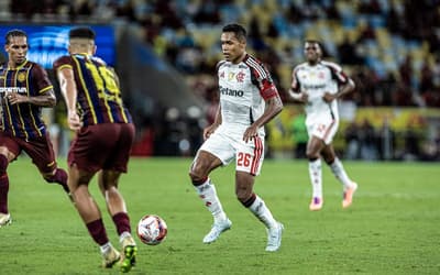 Alex Sandro comenta protestos da torcida: 'Quando não somos campeões, somos cobrados'