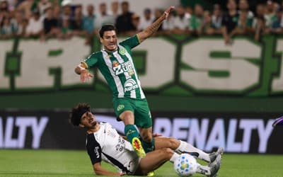 Craque da Chapecoense ironiza pênalti não marcado contra o Corinthians: 'Não sabia'