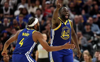 Ala do Warriors tem joelho afundado em lesão durante vitória na NBA