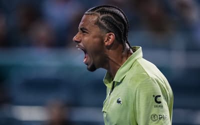 Partida sem quebras de serviço termina com virada épica no Miami Open