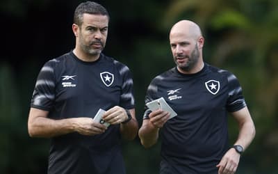 Franclim Carvalho (à direita) foi auxiliar de Artur Jorge no Botafogo (Foto: Vítor Silva/Botafogo)