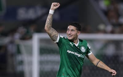 Emiliano Martinez comemora seu gol no clássico entre Palmeiras e Corinthians