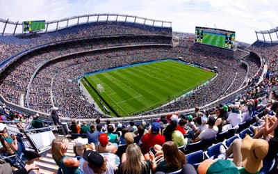 Clube recém-criado leva mais de 63 mil ao estádio e quebra recorde histórico no futebol feminino