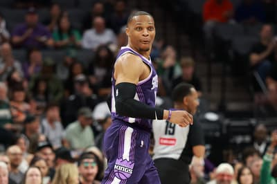 Pode fechar a conta? Russel Westbrook atinge marca histórica de assistências e caça recordes de lendas da NBA