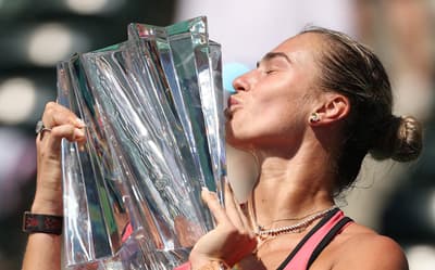Sabalenka vence Rybakina no tie-break e conquista Indian Wells pela primeira vez